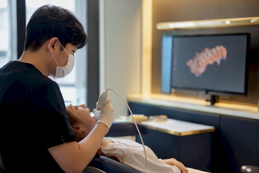 Dental professional scanning teeth for digital retainer design